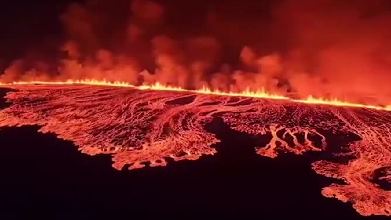 İzlanda'nın son 3 ayda 4. yanardağ patlaması meydana geldi!