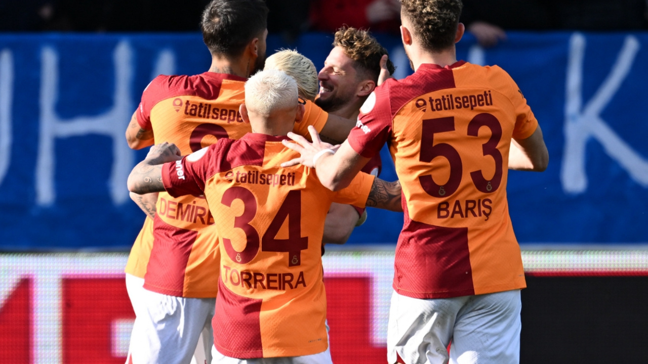 Gol düellosu Galatasaray'ın! Kasımpaşa maçı 10 kişi tamamladı