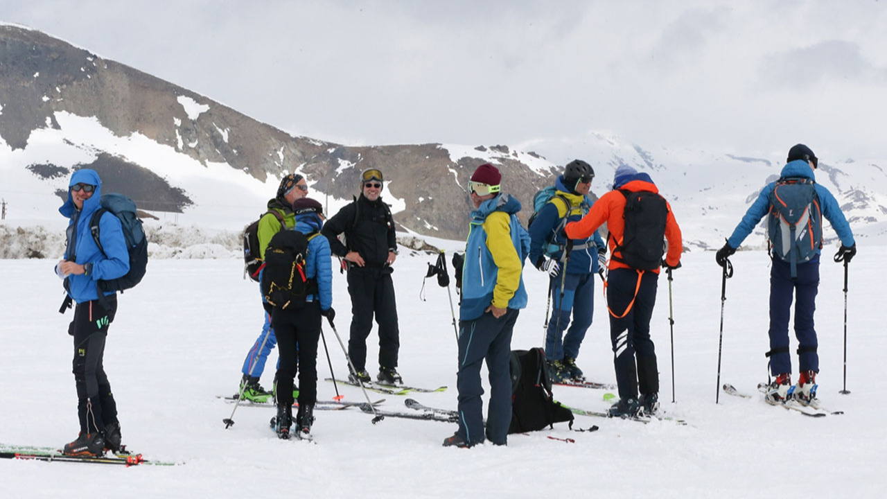 Avrupalı kayakçılar Hakkari'deki kayak merkezine geliyor