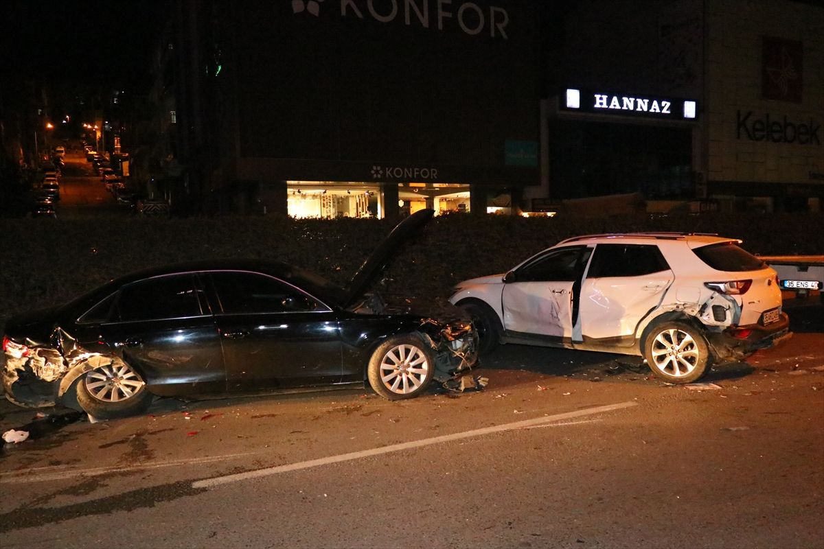 İzmir'deki feci kazada ortalık savaş alanına döndü! 2 kişi öldü, yaralılar var