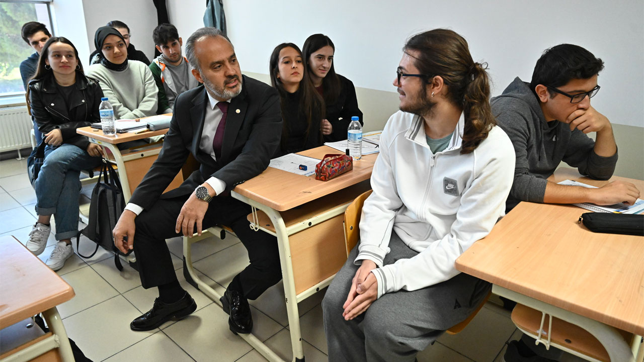 Bursa Büyükşehir Belediye Başkanı Alinur Aktaş: Genç Kart ile gençlerimize 5.000 TL destek