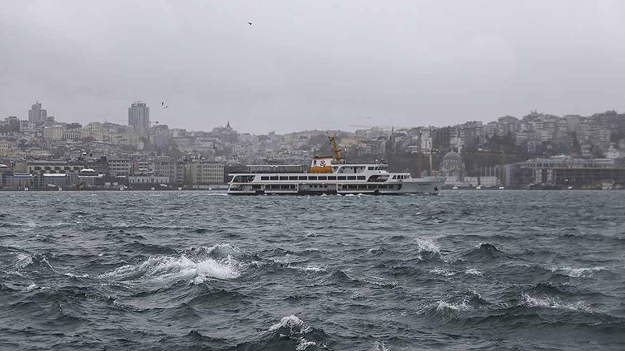 İstanbul'da olumsuz hava koşulları nedeniyle bazı vapur seferleri iptal edildi