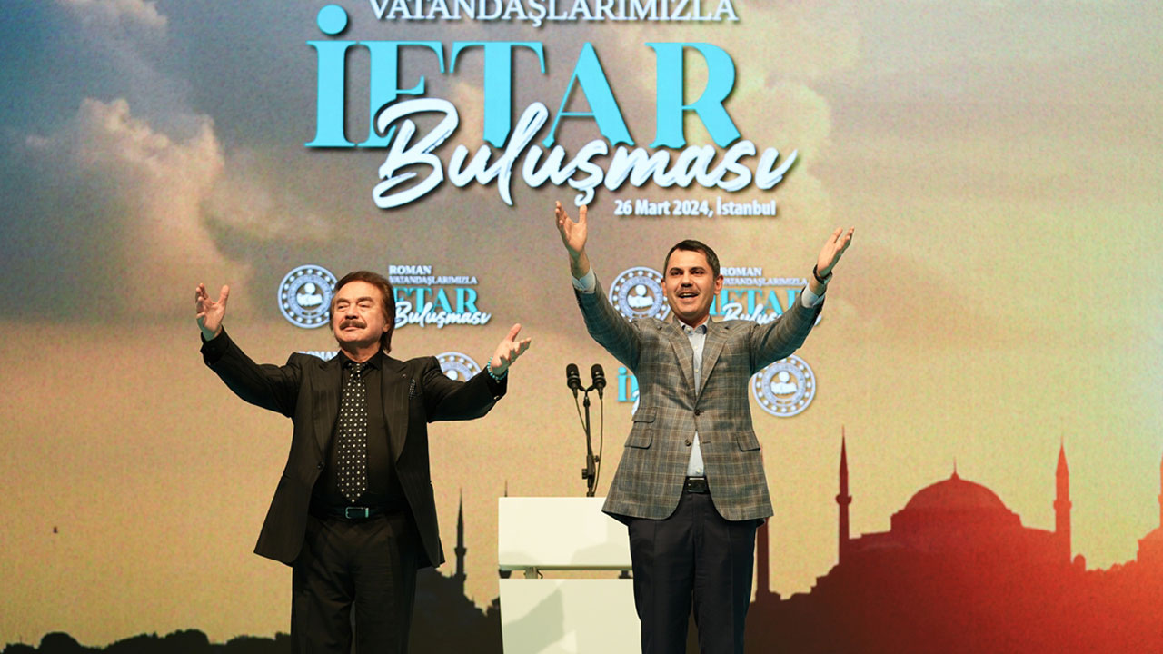 Murat Kurum sahneye Orhan Gencebay ile birlikte çıktı
