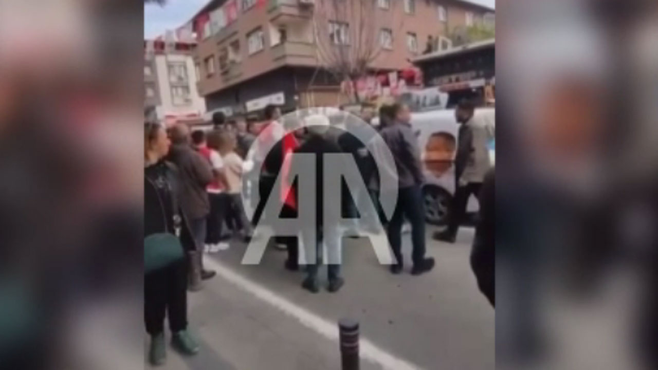 Ataşenir'de Memleket Partisine ait seçim aracına CHP'liler tarafından zarar verildi