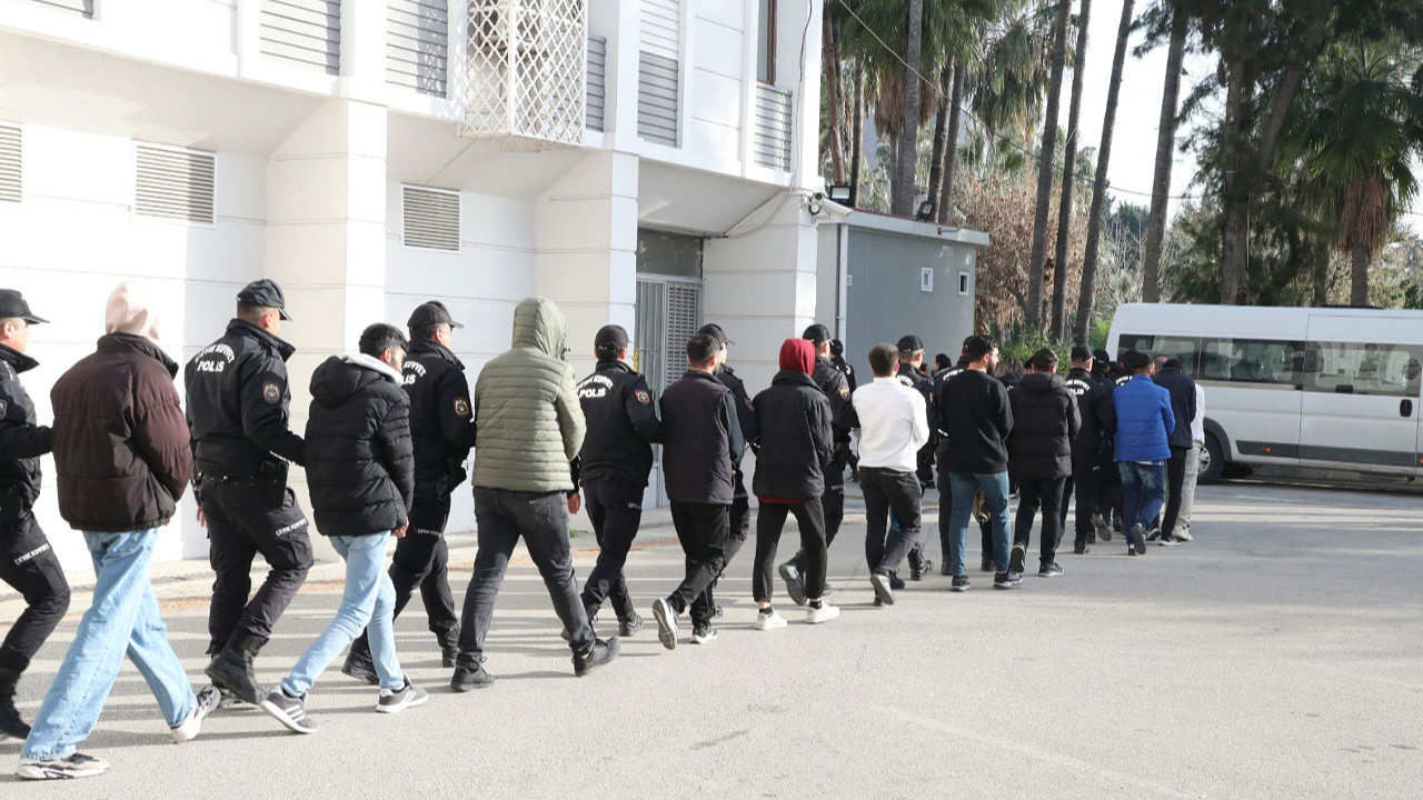 Mersin'de dolandırıcılık operasyonu: 20 şüpheli tutuklandı!
