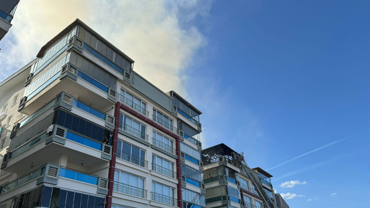 Ankara'da 8 katlı binanın çatı katında yangın çıktı!