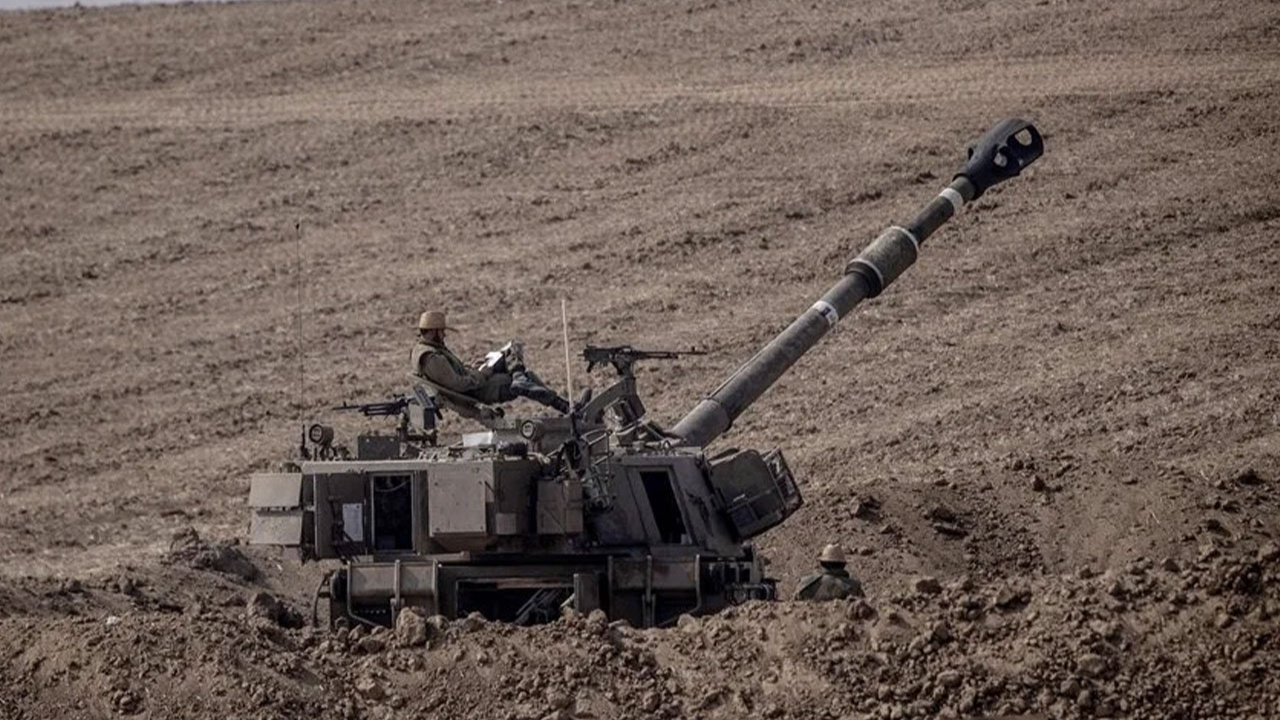 İsrail ordusu Lübnan'ın sınır bölgelerini yoğun topçu atışıyla vuruyor