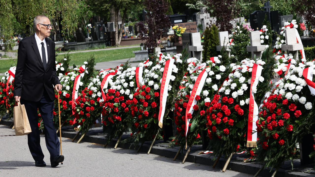 Polonya'da Smolensk uçak kazasının 14. yılında kurbanlar anılıyor
