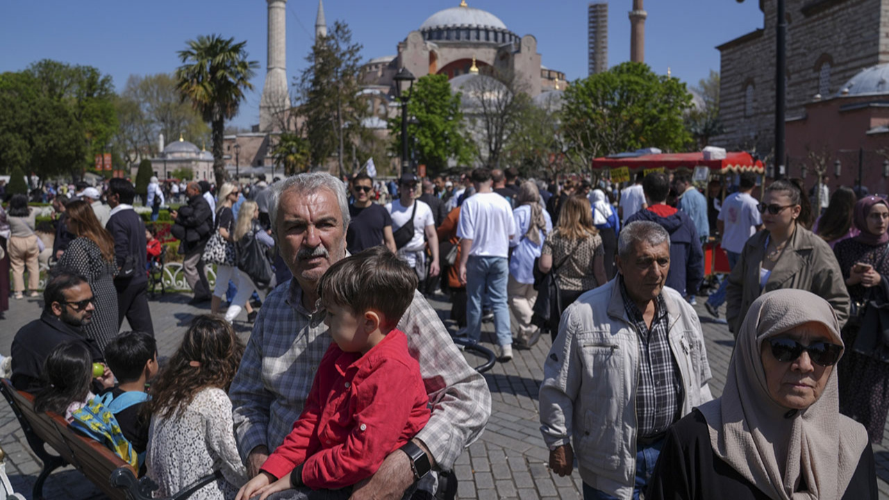 İstanbul'da tarihi yarımadada bayram yoğunluğu yaşanıyor