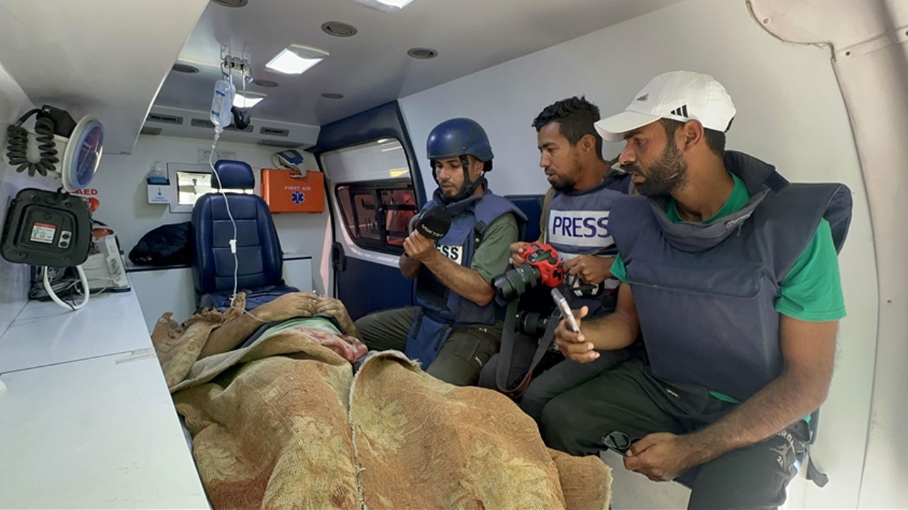 İsrail'in Gazze'ye saldırdı TRT Arapça ekibi de yaralandı