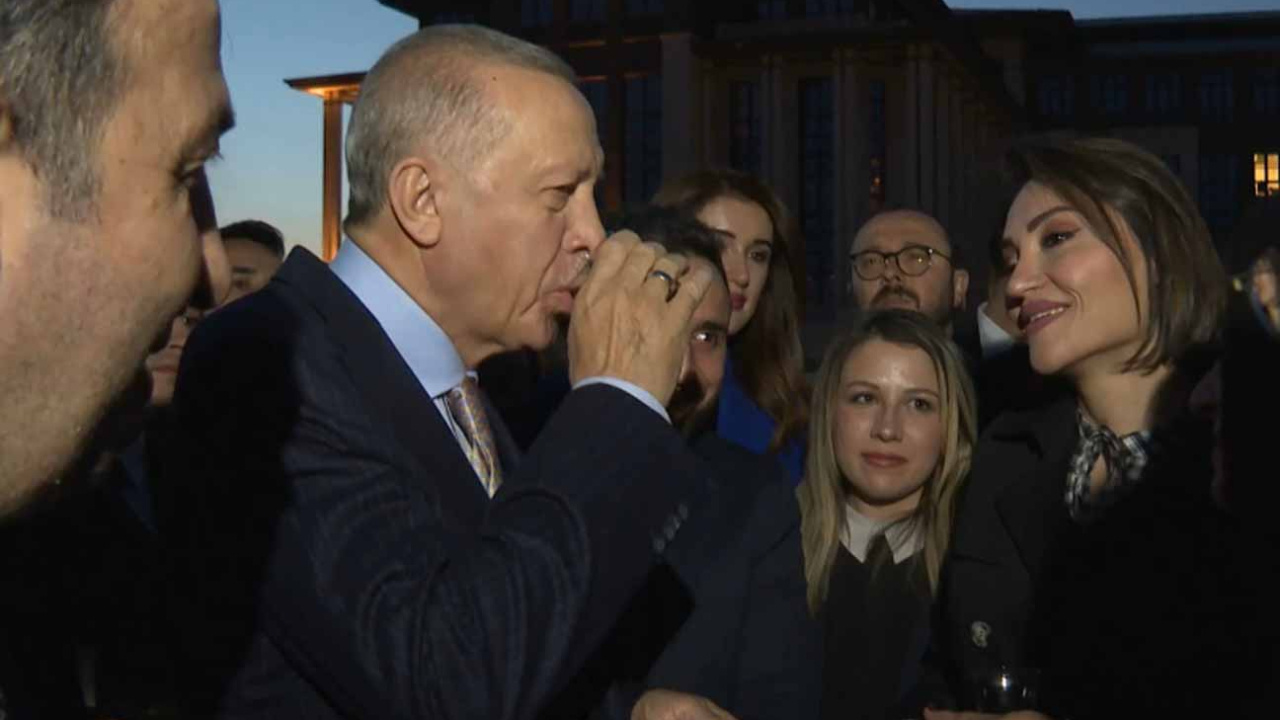 Cumhurbaşkanı Erdoğan gazetecilerle sohbet etti