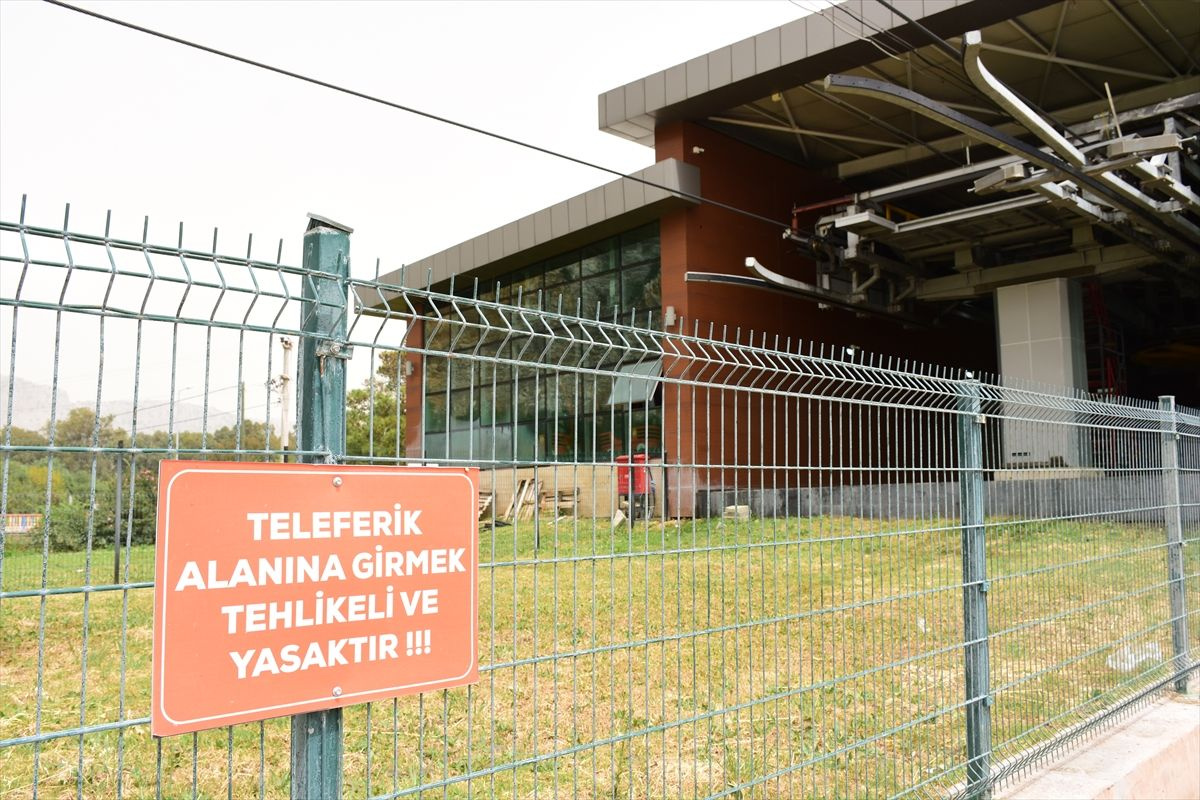 Antalya'daki teleferik kazası! Havada asılı kalan 36 kabin yere indirildi