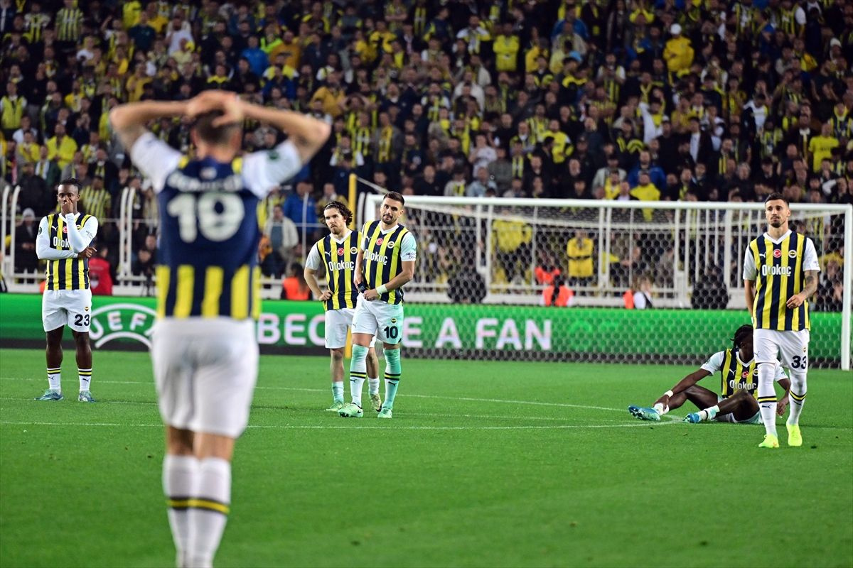 Fenerbahçe-Olympiakos maçı sonrası soyunma odasına giderken neler yaşandı? Ahmet Çakar'ın iddiası