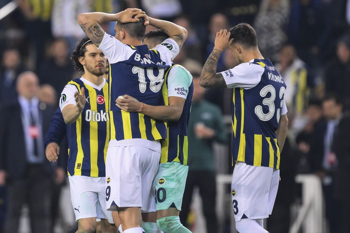 Fenerbahçe-Olympiakos maçı sonrası soyunma odasına giderken neler yaşandı? Ahmet Çakar'ın iddiası