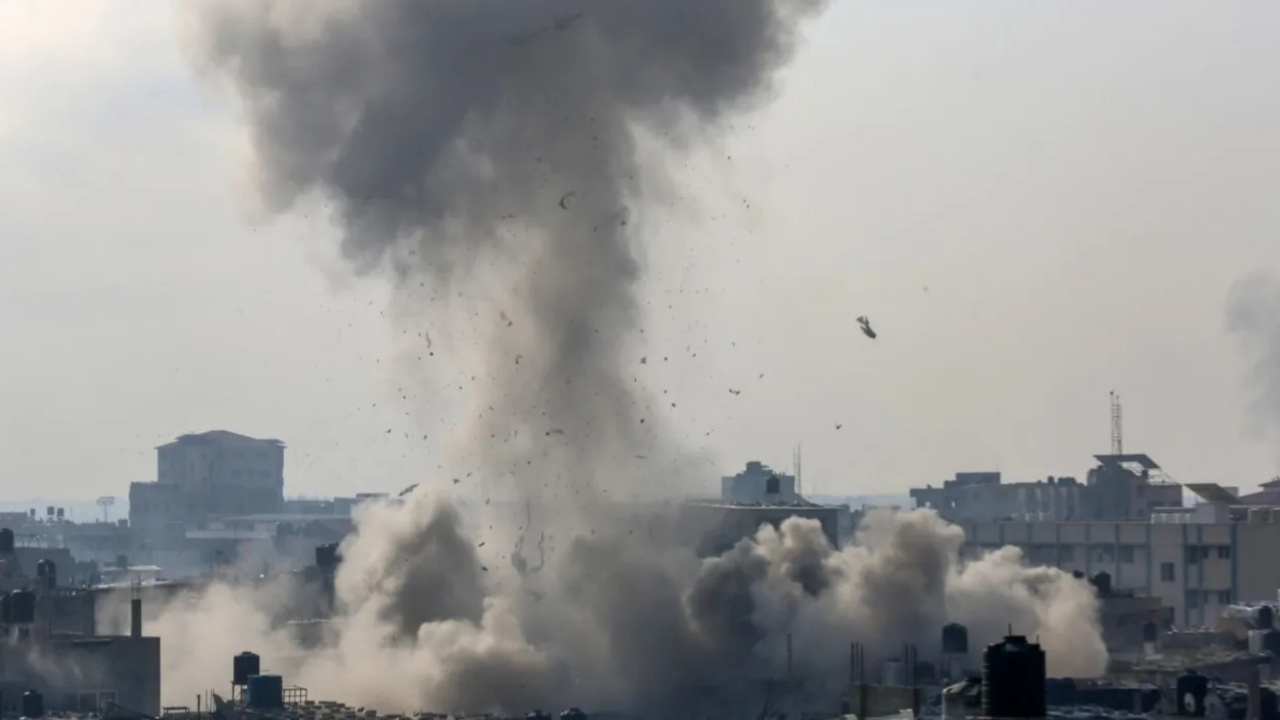 İsrail'den Gazze'ye hava saldırısı: ölü ve yaralılar var