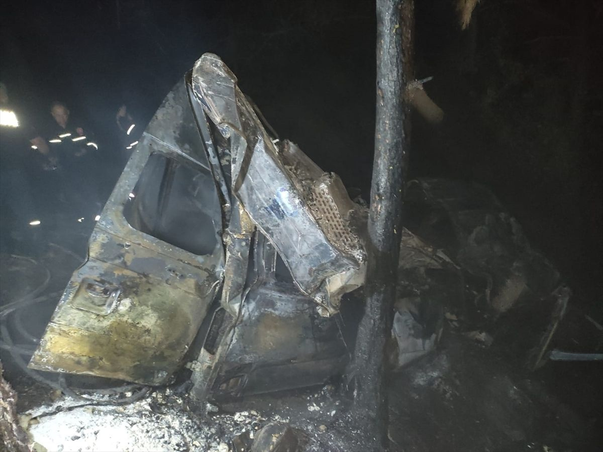 Adana'da minibüs uçuruma devrilip yandı! 3 kişi öldü, 18 kişi yaralandı