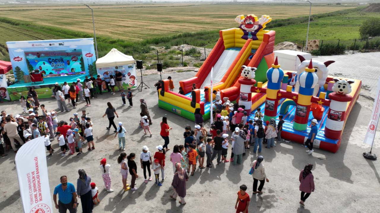 Hatay ve Kahramanmaraş’ta depremzede çocuklar 23 Nisan etkinlikleriyle doyasıya eğlendi