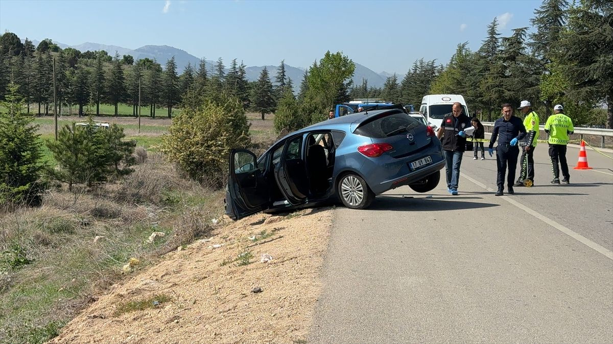 Isparta'da otomobilin çarptığı trafik polisi şehit oldu