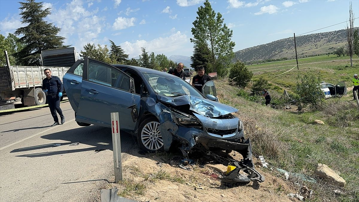 Isparta'da otomobilin çarptığı trafik polisi şehit oldu