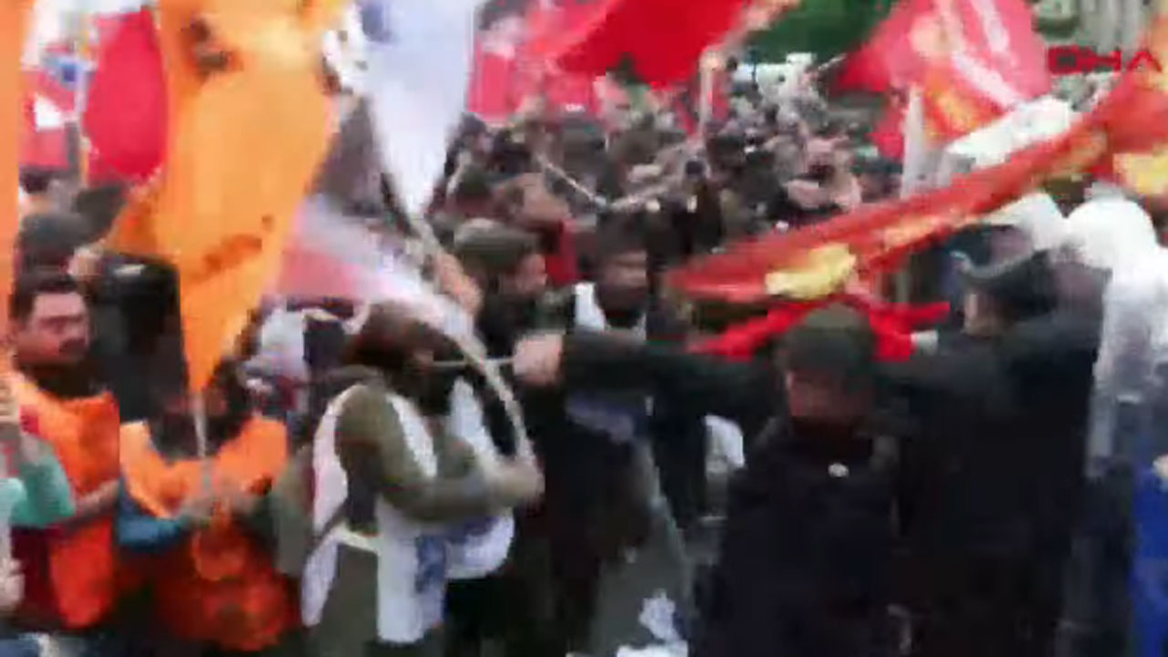 Saraçhane'de göstericiler polise taş ve bayrak sopasıyla saldırdı