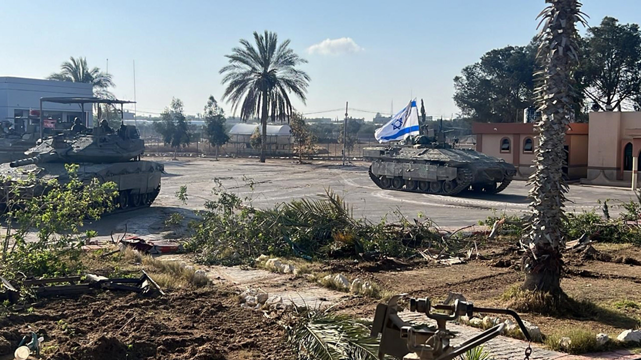 İsrail ordusu Refah bölgesine kara saldırısı başlattı! Refah sınır kapısının Gazze tarafını ele geçirdiler