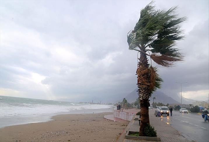 Meteoroloji Genel Müdürlüğü saat verdi! Sokağa adım atarken bir kez daha düşünün