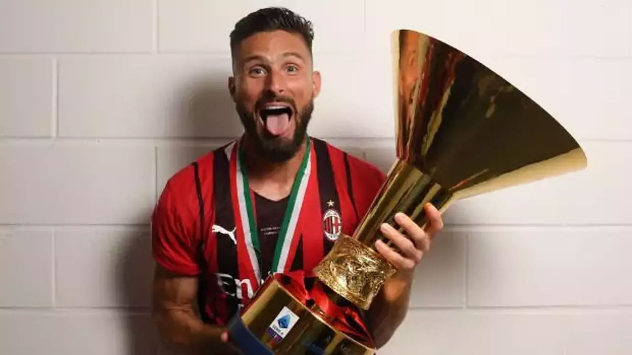 Olivier Giroud Milan'dan ayrılacağını açıkladı