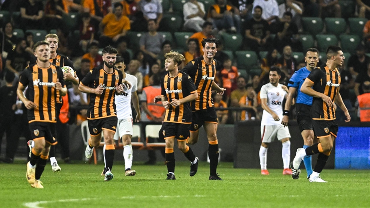 Abdülkadir Ömür, Hull City'de ayın futbolcusu seçildi