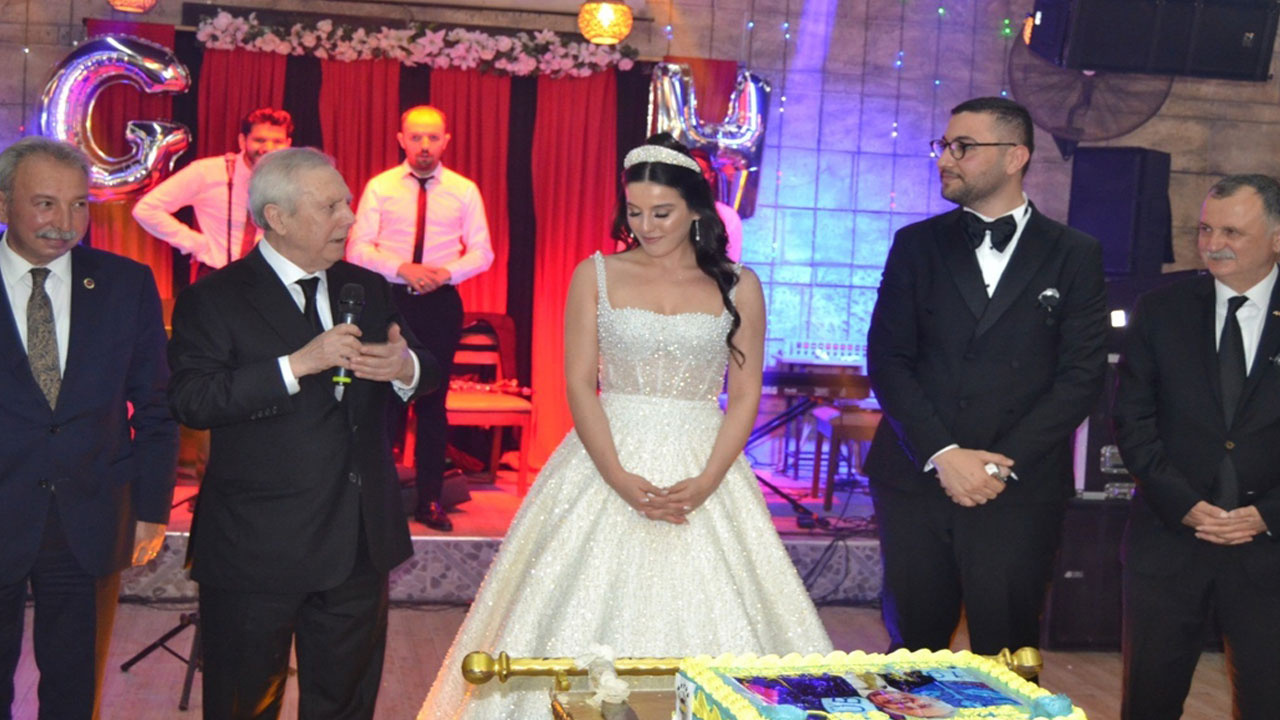 Fenerbahçe Kulübü Başkan Adayı Aziz Yıldırım düğüne katıldı