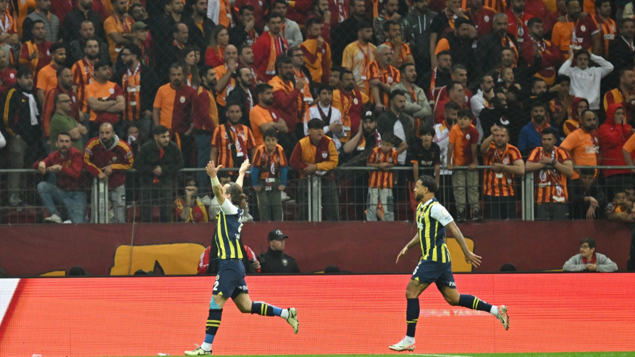 Fenerbahçe deplasmanda Galatasaray'ı devirdi