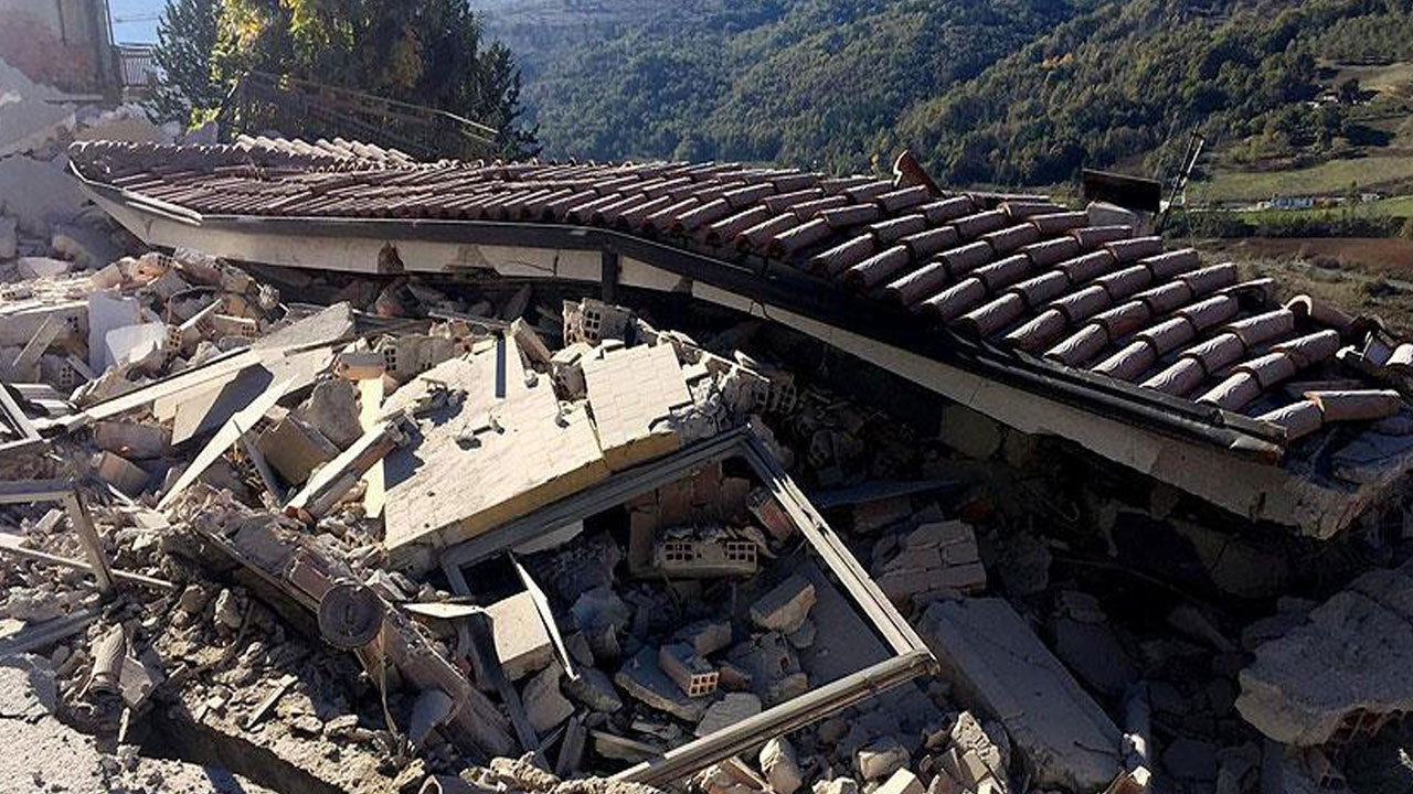 İtalya'da üst üste yaşanan depremler korkuttu