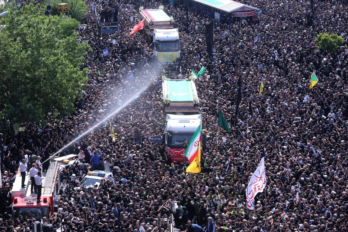 İran Cumhurbaşkanı İbrahim Reisi'nin cenaze namazı kılındı!