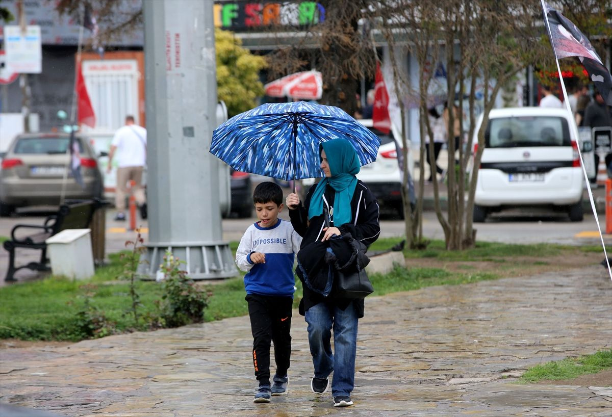 Sıcaklıklar düşecek, yağışlı hava geri dönüyor! Meteoroloji'den yeni rapor, işte Türkiye'de hava durumu...