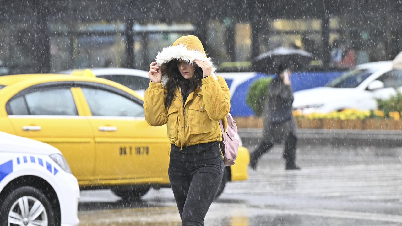 Sıcaklıklar düşecek, yağışlı hava geri dönüyor! Meteoroloji'den yeni rapor, işte Türkiye'de hava durumu...