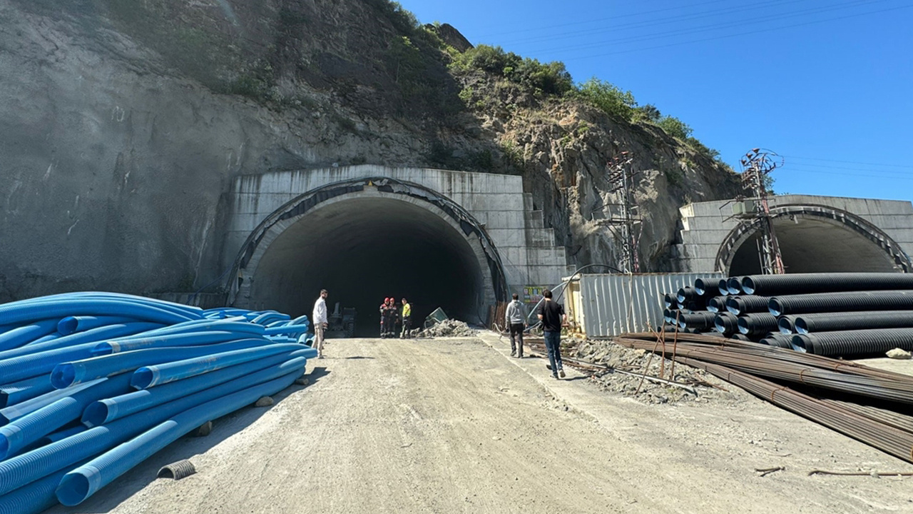 Trabzon'da tünel inşaatında iskele çöktü: İşçiler mahsur kaldı