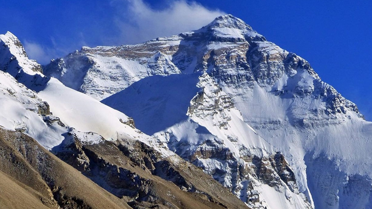 Nepalli dağcı, Everest zirvesi yakınında ölü bulundu