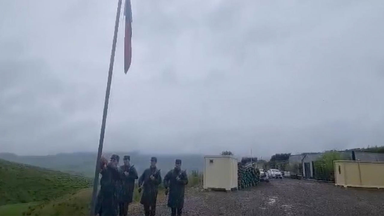 Ermenistan'ın iade ettiği 4 köye Azerbaycan bayrakları çekildi