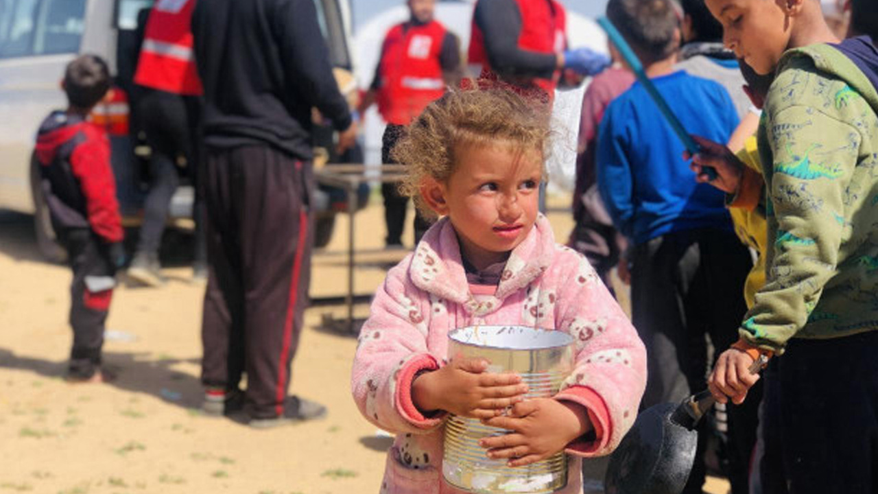 Türk Kızılay Gazze Şeridi'nde yeniden sıcak yemek dağıtımına başladı