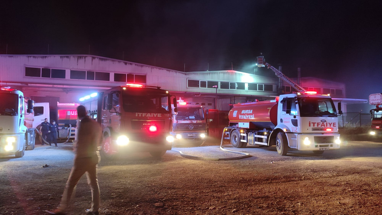 Bursa'da yedek parça fabrikasında yangın!