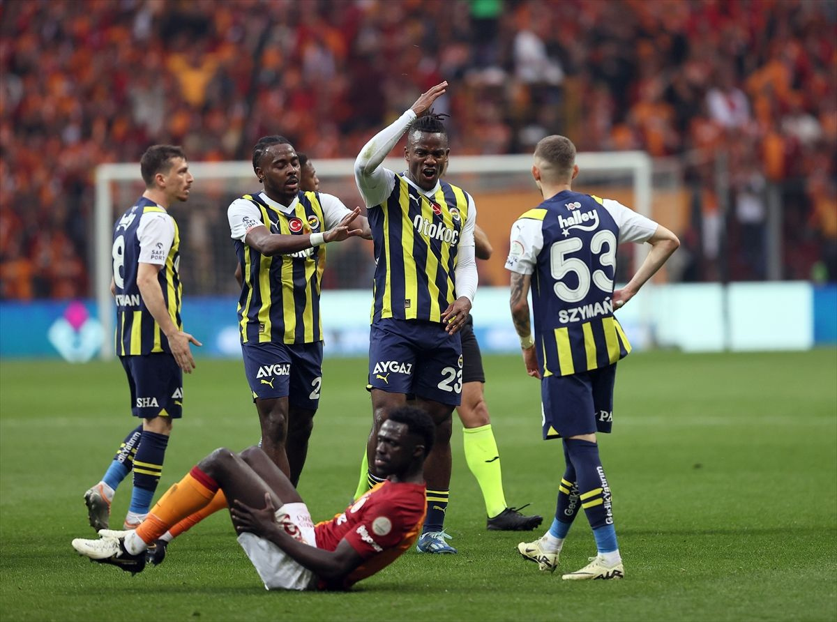 Transferde yılın bombası! Fenerbahçeli yıldız Galatasaray'a...
