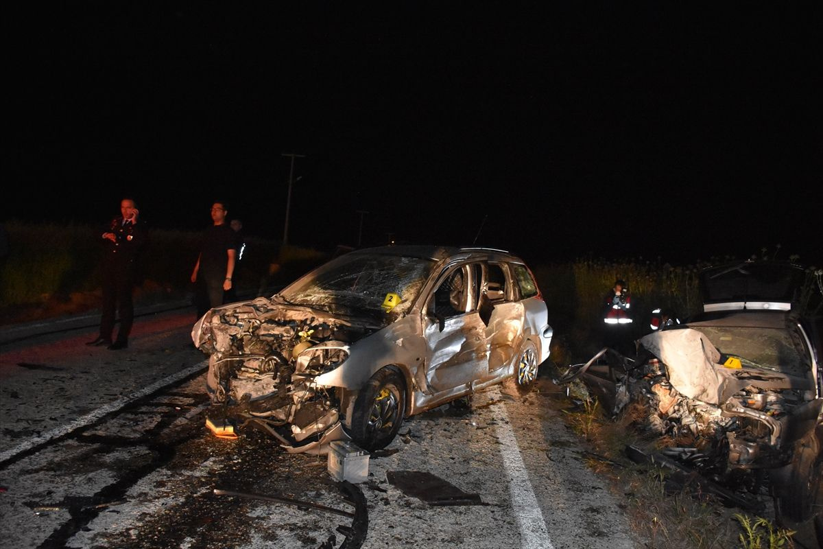 Tekirdağ'da feci kaza 3 araç kazaya karıştı 3 kişi öldü 5 kişi yaralandı