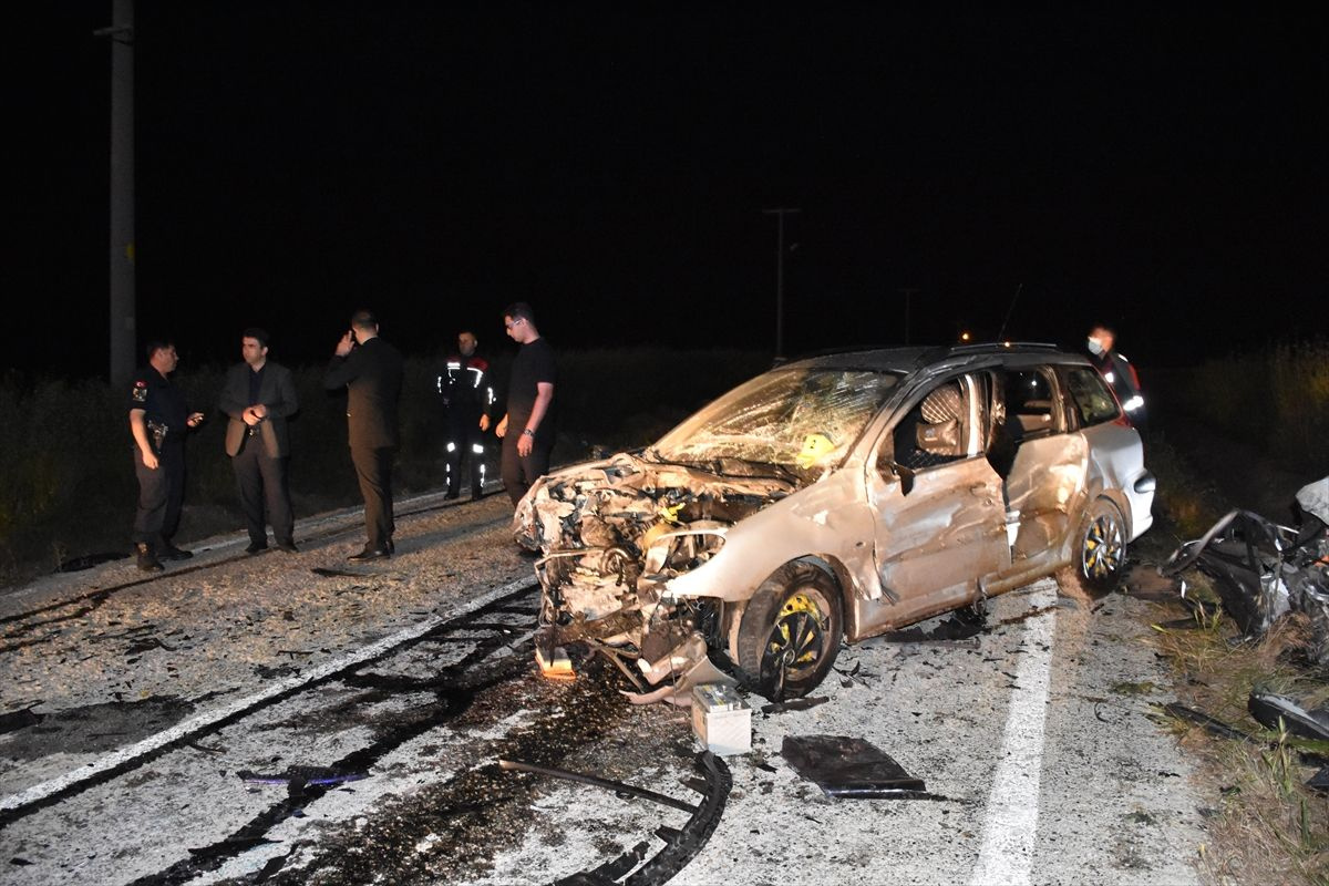 Tekirdağ'da feci kaza 3 araç kazaya karıştı 3 kişi öldü 5 kişi yaralandı