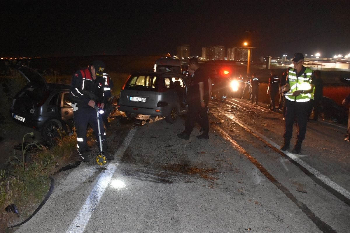 Tekirdağ'da feci kaza 3 araç kazaya karıştı 3 kişi öldü 5 kişi yaralandı