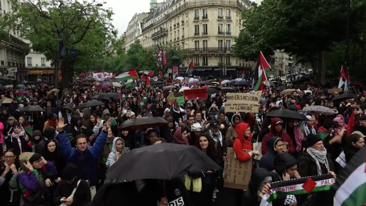 Paris'te on binlerce kişi Gazze'ye destek için yürüdü