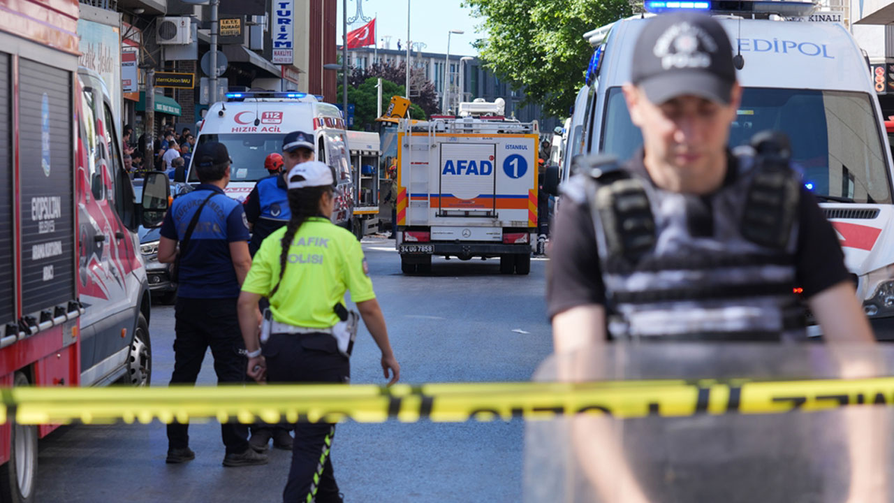 İstanbul'da bina çöktü! Vali Davut Gül'den açıklama: 7 kişi enkazdan yaralı çıkartıldı