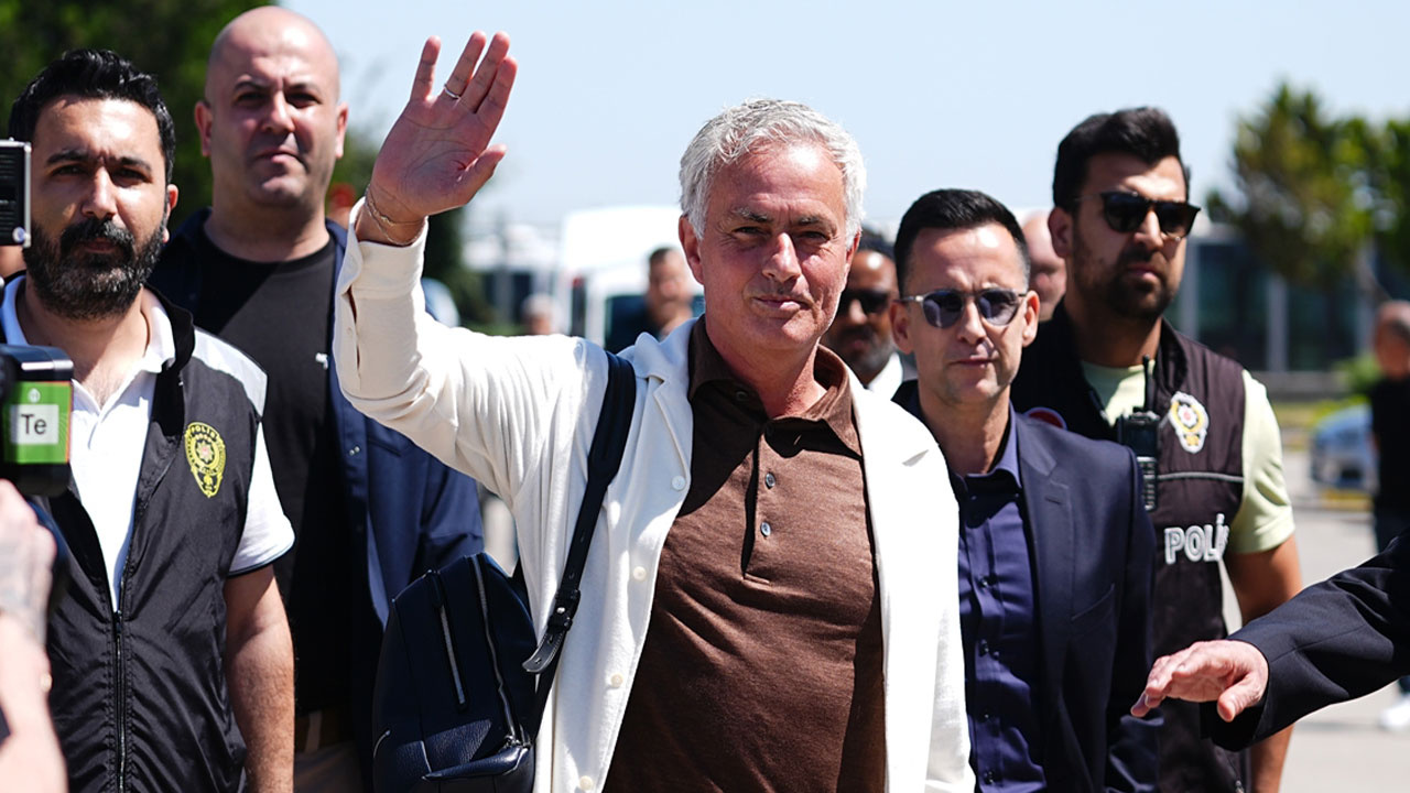Teknik direktör Jose Mourinho, Fenerbahçe için İstanbul'a geldi
