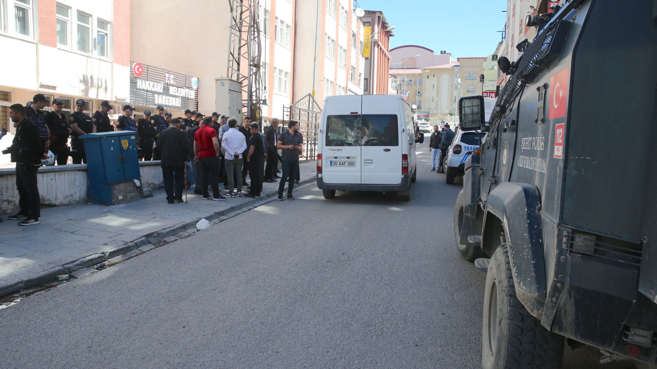 PKK'lıları evinde sakladığı ortaya çıkan başkan görevden alındı DEM Parti'den eylem kararı