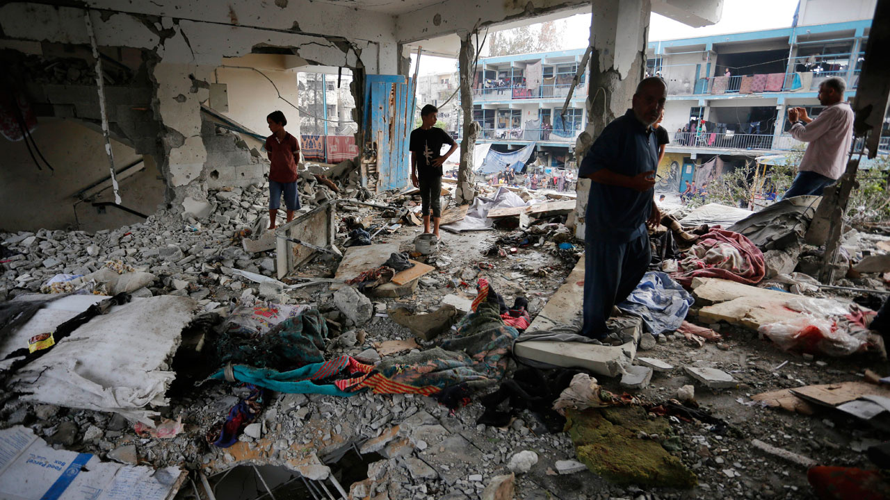 İsrail, Gazze'deki UNRWA'ya ait okulu ABD yapımı bombalarla vurmuş