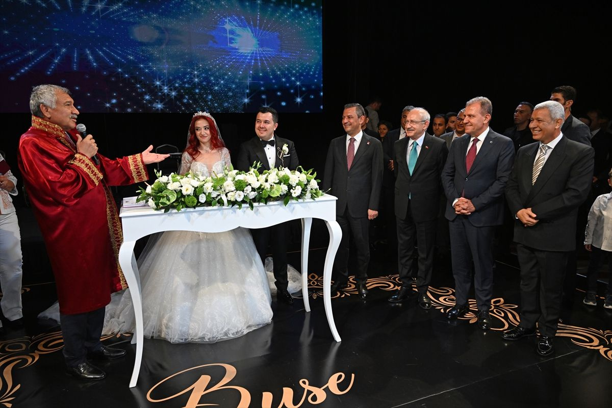 Özgür Özel ve Kemal Kılıçdaroğlu nikah şahidi oldu
