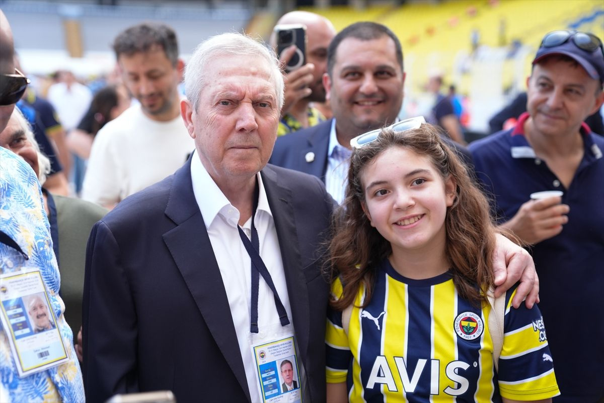 Ali Koç mu, Aziz Yıldırım mı? Fenerbahçe'de tarihi başkanlık seçiminden kareler